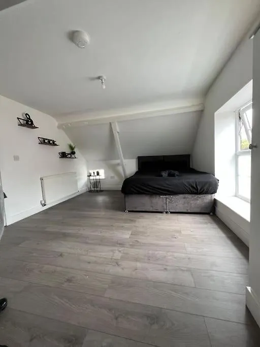 Central Hedon Modern Apartment